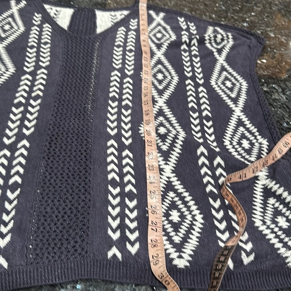 Ella Moss Grey and White Patterned Top - Picture 5 of 6